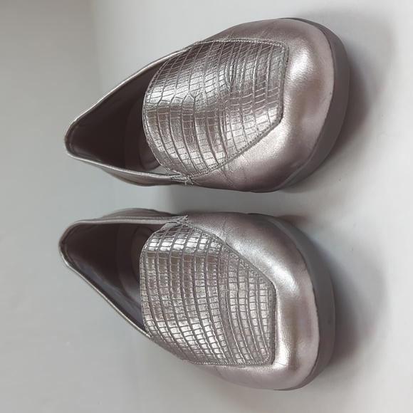 Easy Spirit Devitt Leather Casual Flats 8.5M  Metallic Pewter Silver/Gray - Picture 11 of 16